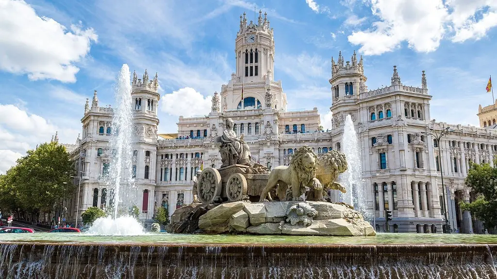 Visita la Plaza de Cibeles en Madrid