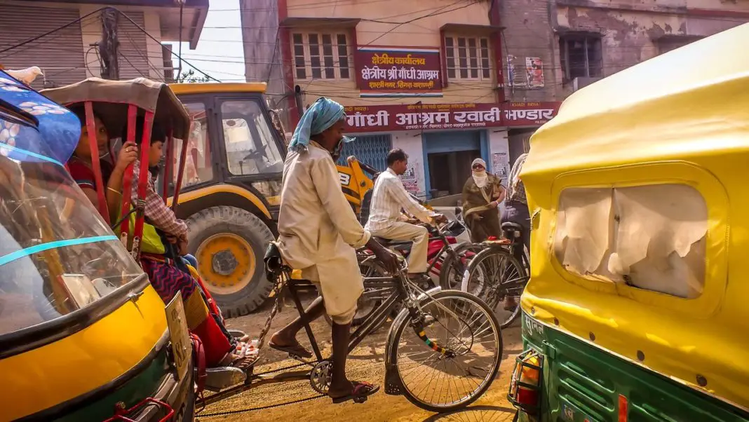 transporte en la India tuk tuk