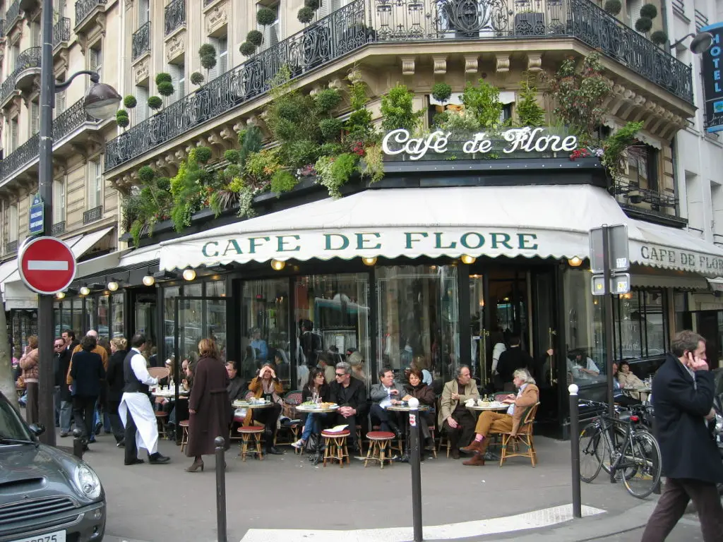 nombre de cafeterias famosas en paris