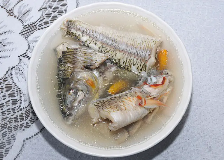 Es una sopa de pescado típica del departamento de Vaupés 