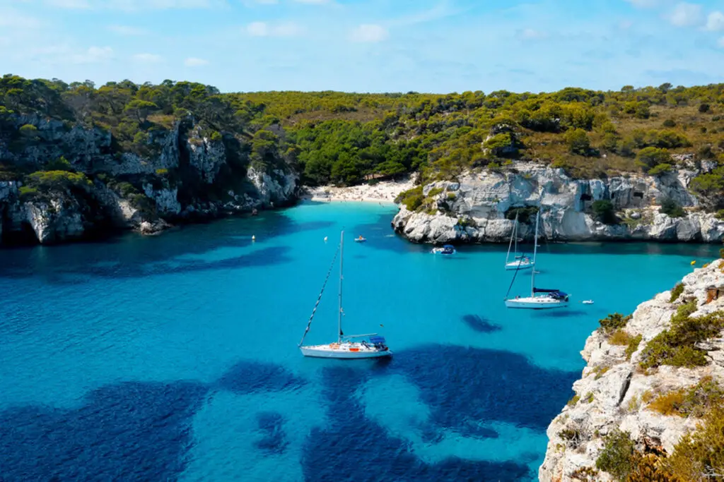 Paseo en velero en Menorca, España