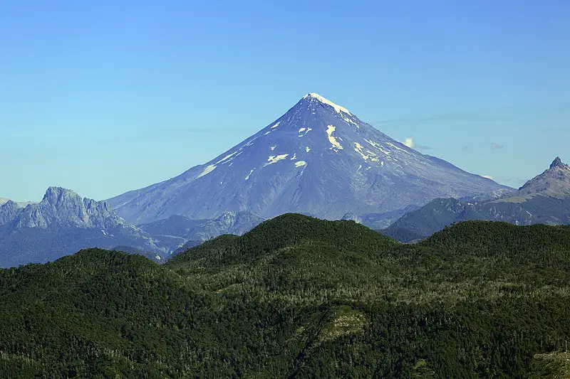Actividades en San Martín de los Andes Recorrer el volcán Lanín
