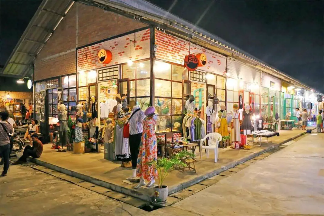 Srinakarin Train Night Market